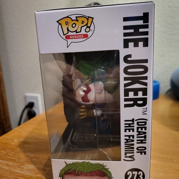 DC Super Heroes The Joker (Death of the Family) Hot Topic Exclusive Funko Pop - Picture 2 of 6